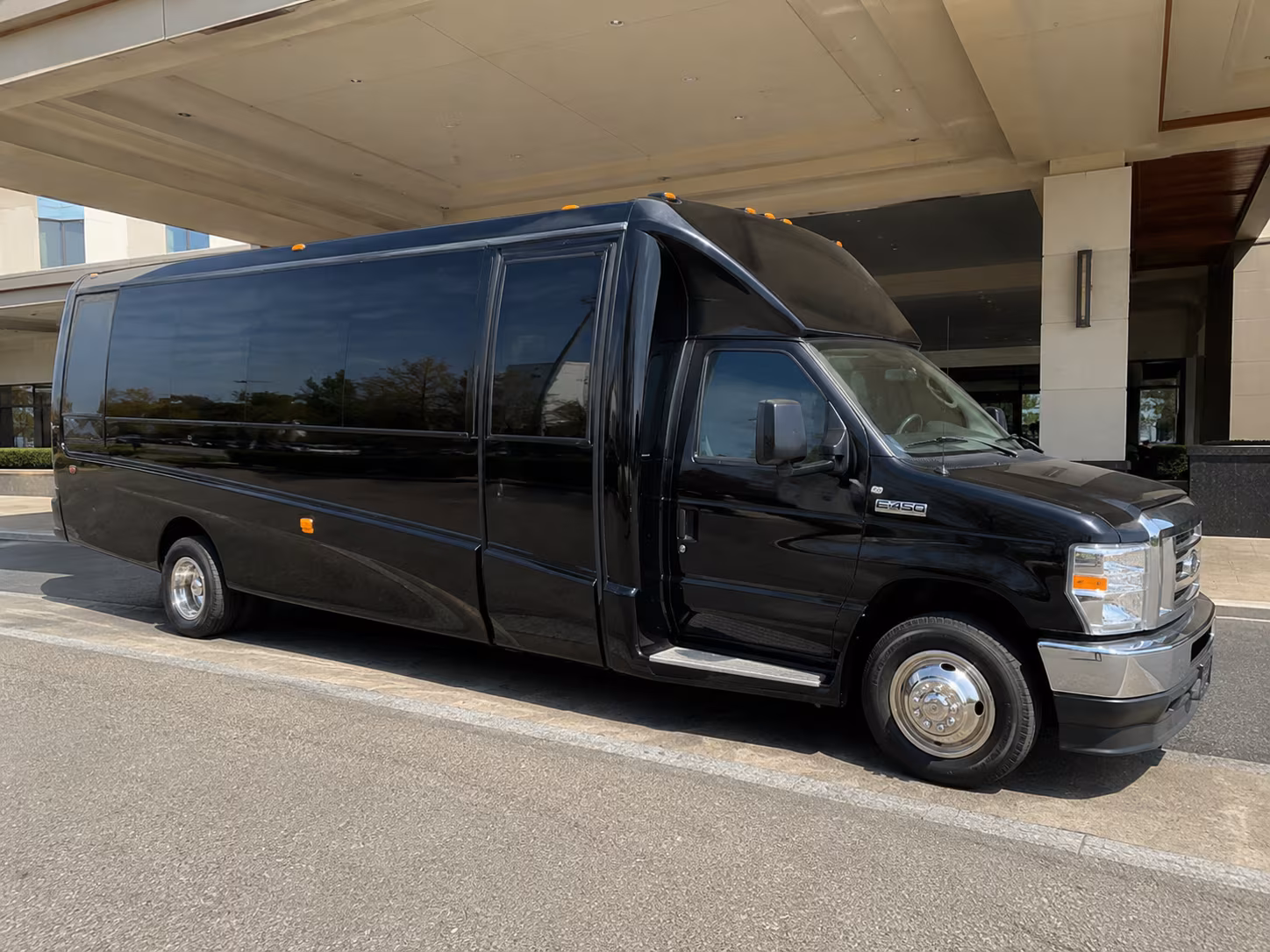 15 Passenger Party Bus Exterior