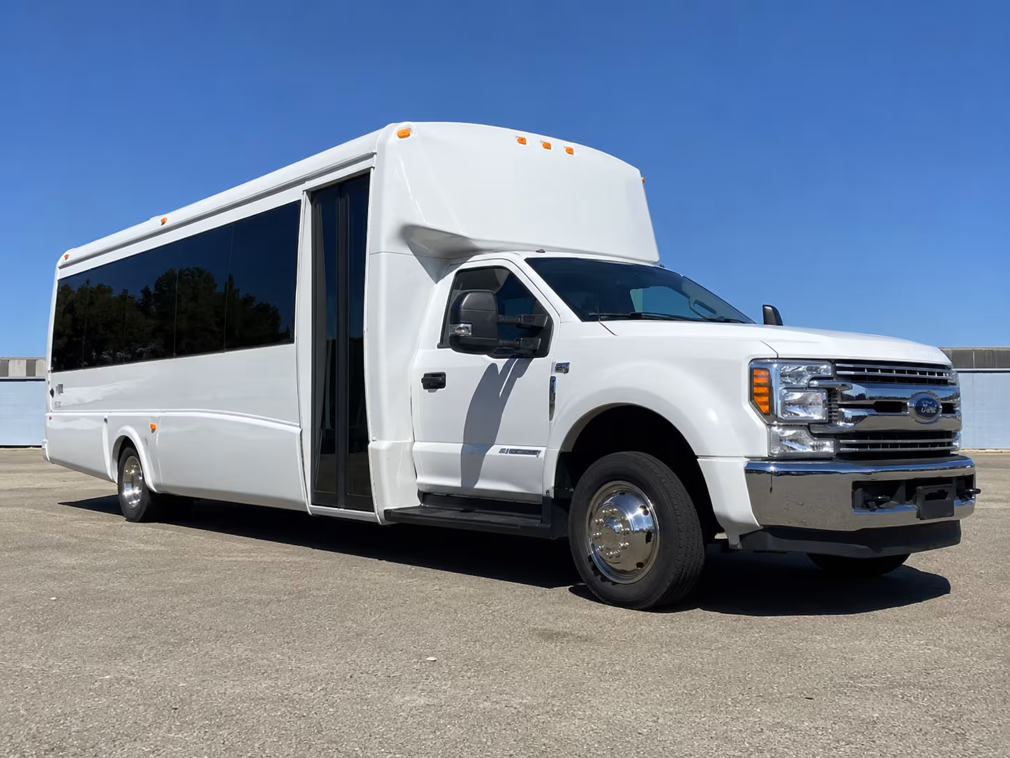 New Haven Airport Shuttle & Transportation party bus exterior