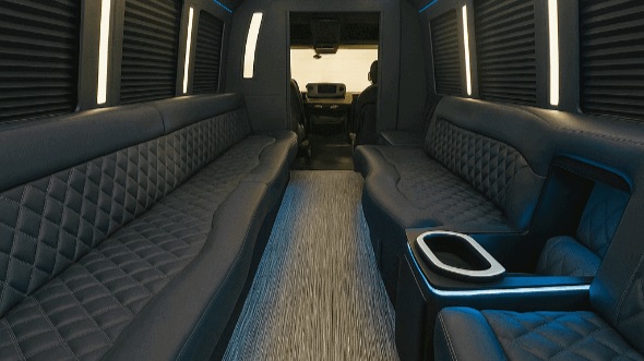 new haven 30 passenger party bus rental